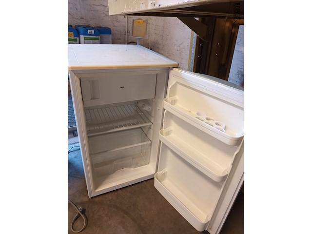 Lot 67 - koelkast beko - afbeelding 2 van  3