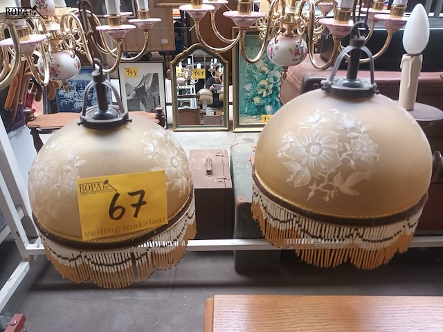 Lot 67 - koppel hanglampen - afbeelding 1 van  4