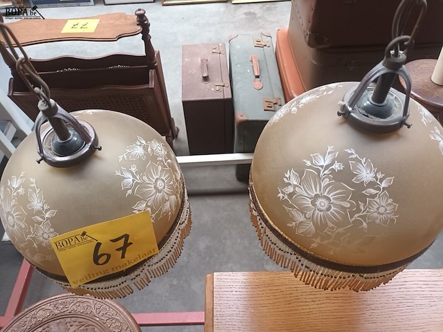 Lot 67 - koppel hanglampen - afbeelding 4 van  4