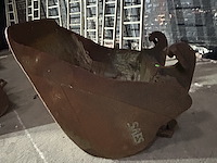 Lot 67 - kraanbak - afbeelding 1 van  3