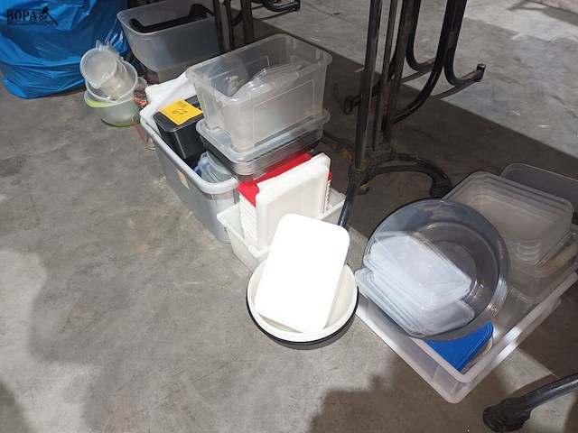 Lot 67 - kunststof bakken en dozen - afbeelding 2 van  5