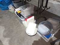 Lot 67 - kunststof bakken en dozen - afbeelding 2 van  5