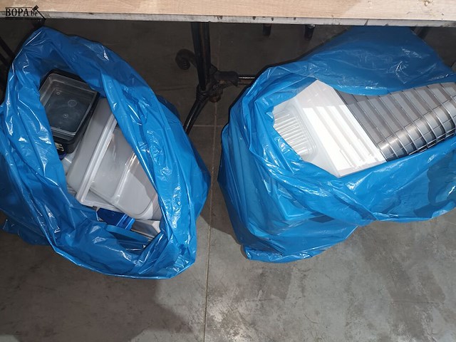 Lot 67 - kunststof bakken en dozen - afbeelding 4 van  5