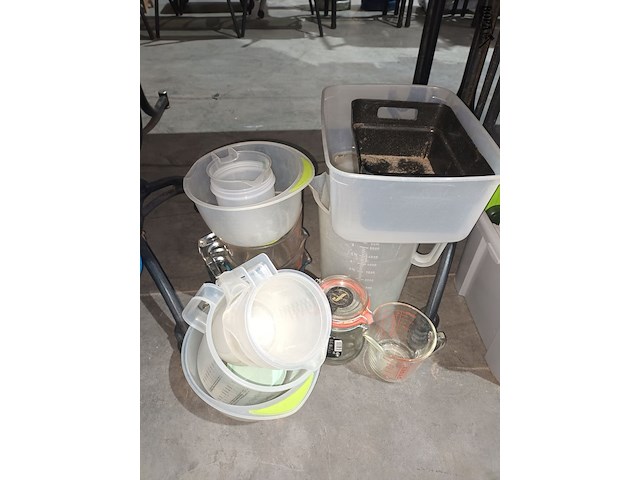 Lot 67 - kunststof bakken en dozen - afbeelding 5 van  5