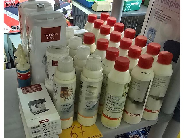 Lot 67 - lot diverse onderhoudsproducten miele - afbeelding 1 van  5