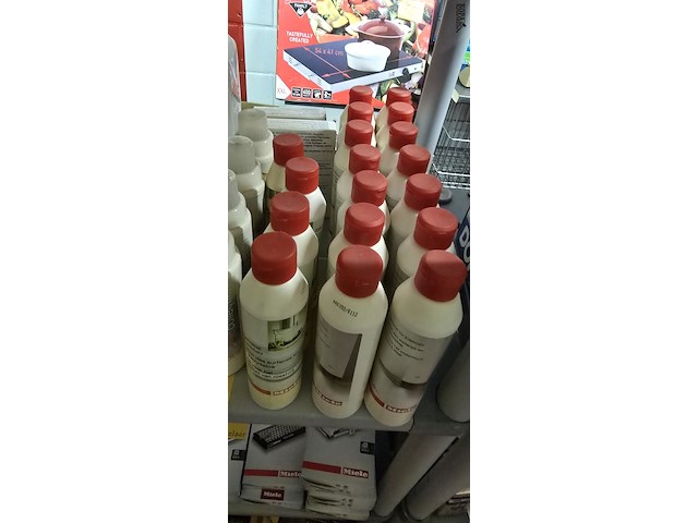 Lot 67 - lot diverse onderhoudsproducten miele - afbeelding 5 van  5