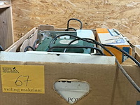 Lot 67 - lot gereedschap: electrische boor 500w - vlakschuurmachine - afbeelding 1 van  7
