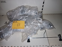 Lot 67 - metalen kleerhangers - afbeelding 1 van  3
