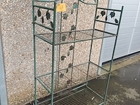 Lot 67 - metalen plantenrek - afbeelding 2 van  4