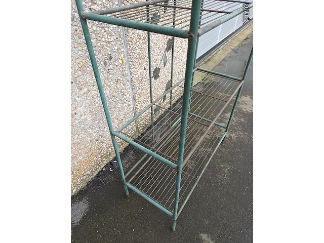 Lot 67 - metalen plantenrek - afbeelding 4 van  4