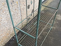 Lot 67 - metalen plantenrek - afbeelding 4 van  4