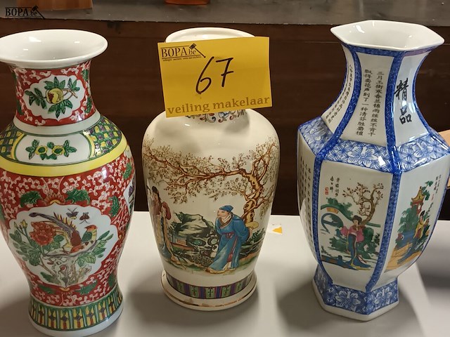 Lot 67 - oosterse vazen. 3 stuks - afbeelding 1 van  7