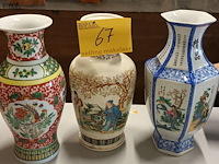 Lot 67 - oosterse vazen. 3 stuks - afbeelding 1 van  7