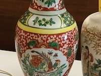 Lot 67 - oosterse vazen. 3 stuks - afbeelding 2 van  7