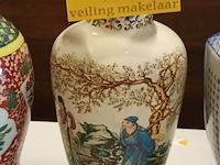 Lot 67 - oosterse vazen. 3 stuks - afbeelding 4 van  7