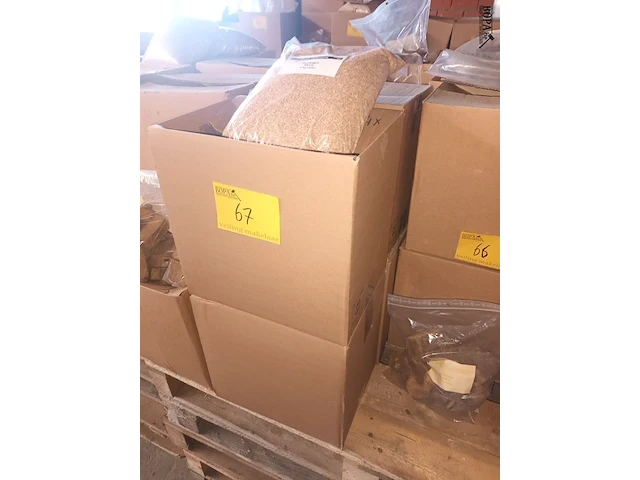 Lot 67 - rookmot beuk 1 kg. 16 stuks - afbeelding 1 van  3