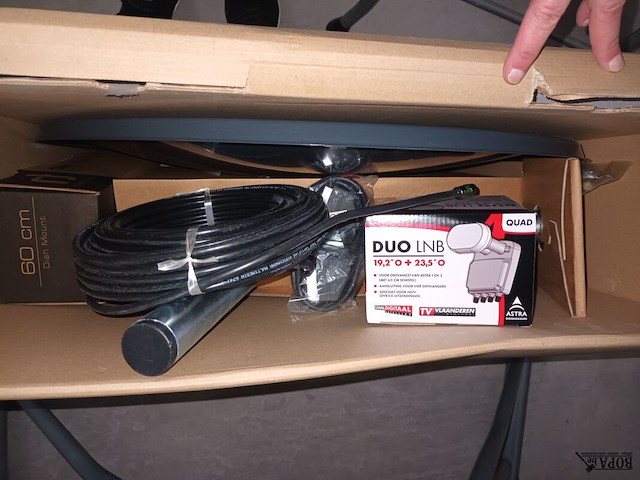 Lot 67 - schotelantenne tv vlaanderen - afbeelding 1 van  3