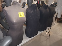 Lot 67 - stoffen buste. 5 stuks - afbeelding 3 van  4