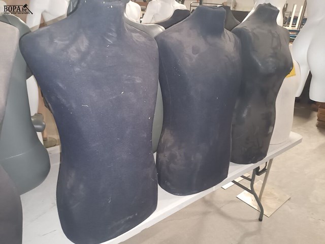 Lot 67 - stoffen buste. 5 stuks - afbeelding 4 van  4