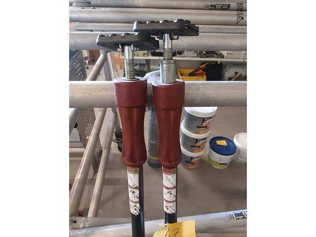 Lot 67 - telescopische steun piher. 2 stuks - afbeelding 2 van  6
