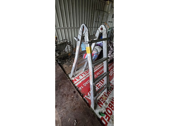 Lot 67 - teleskopische ladder waku - afbeelding 1 van  3