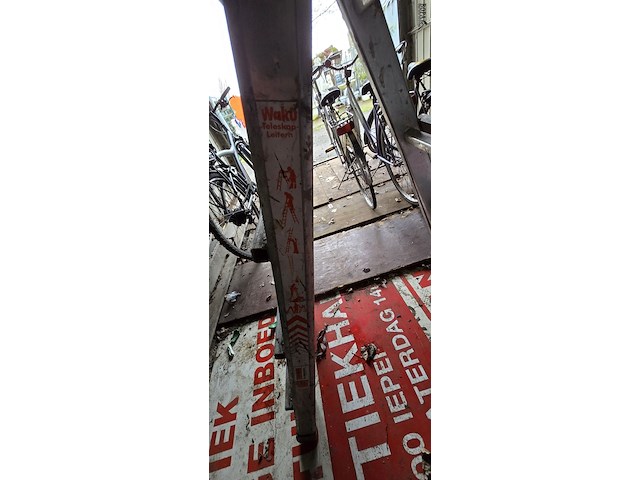 Lot 67 - teleskopische ladder waku - afbeelding 3 van  3