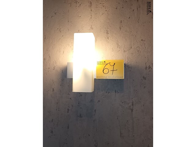 Lot 67 - wandverlichting. 3 stuks - afbeelding 1 van  2