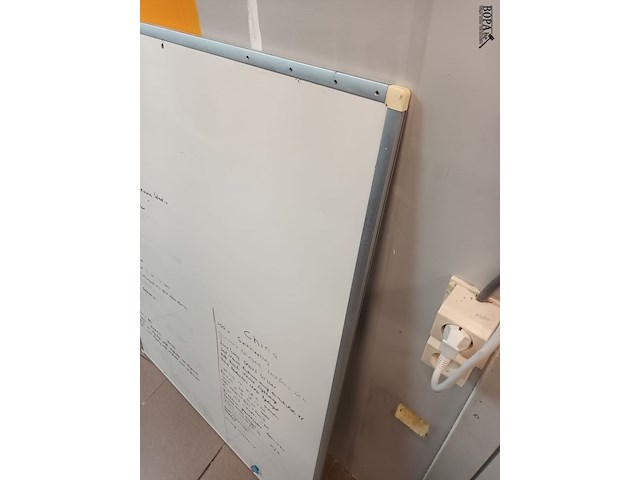 Lot 67 - whiteboard - afbeelding 3 van  3