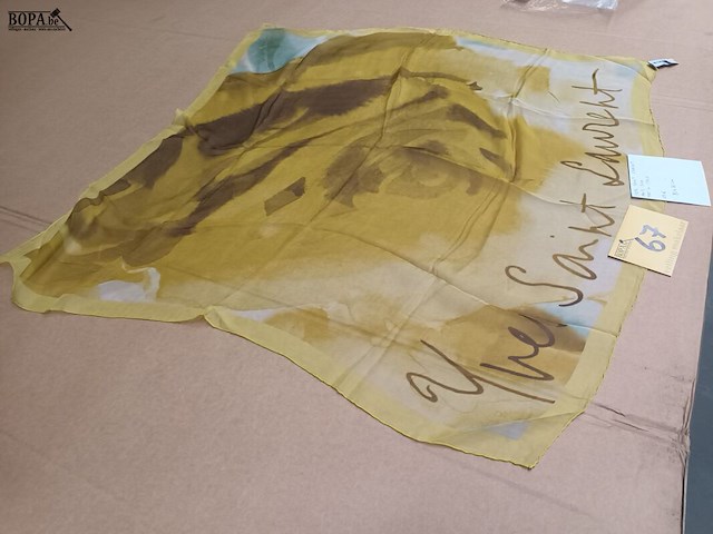Lot 67 - zijden sjaal yves saint laurent - afbeelding 2 van  2