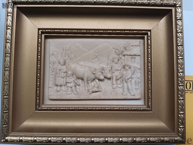 Lot 670 - kadertje met puimsteen sculptuur - afbeelding 2 van  3