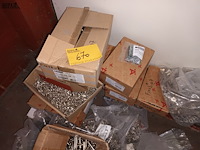 Lot 670 - montagemateriaal voor kasten - afbeelding 2 van  3