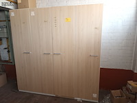 Lot 671 - kast met inhoud - afbeelding 1 van  6
