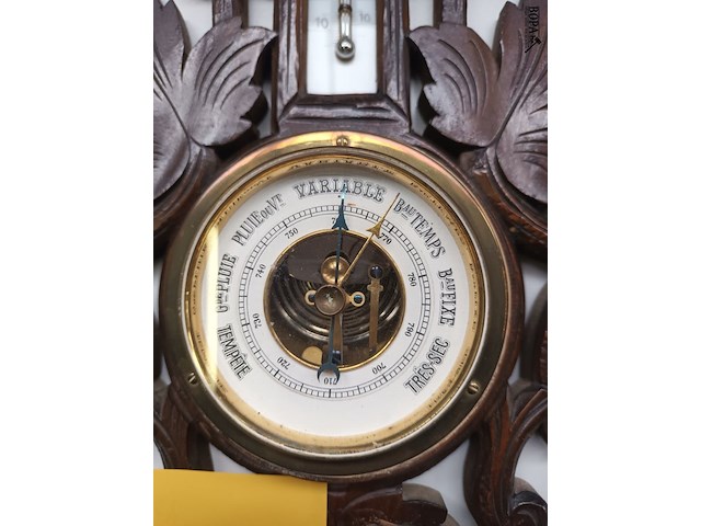 Lot 674 - barometer in houtsnijwerk - afbeelding 2 van  3