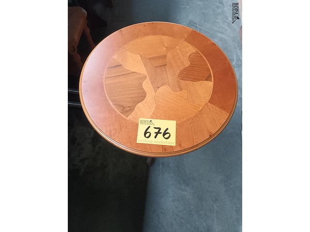 Lot 676 - rond bijzettafeltje - afbeelding 3 van  3