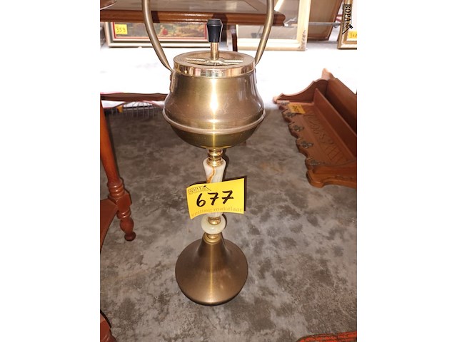 Lot 677 - staande asbak in koper en onyx - afbeelding 1 van  3