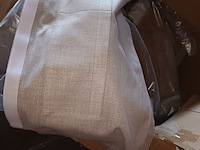 Lot 678 - stoffen en onderdelen voor elektrisch bed - afbeelding 4 van  6