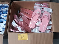 Lot 68 - badslippers - afbeelding 1 van  2