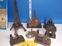 Lot 68 - bekende gebouwen in metaal. 6 stuks - afbeelding 1 van  4
