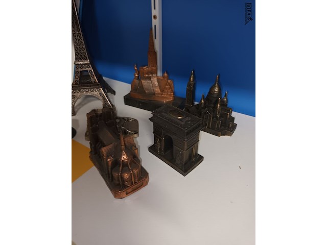 Lot 68 - bekende gebouwen in metaal. 6 stuks - afbeelding 2 van  4