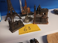Lot 68 - bekende gebouwen in metaal. 6 stuks - afbeelding 3 van  4