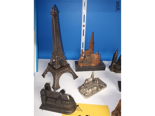 Lot 68 - bekende gebouwen in metaal. 6 stuks - afbeelding 4 van  4
