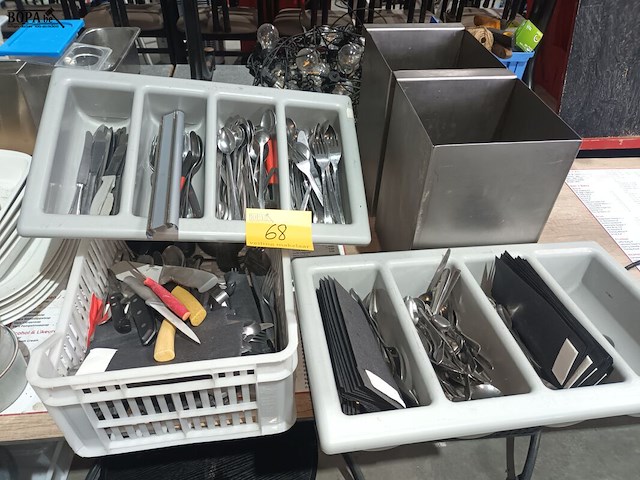 Lot 68 - bestek en rvs bakken - afbeelding 1 van  5