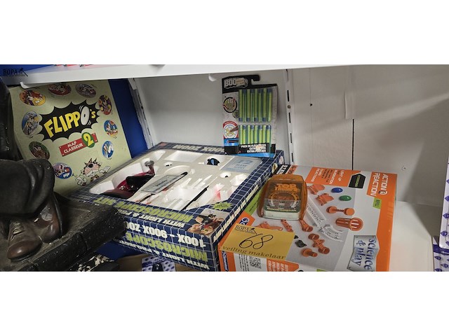 Lot 68 - diverse speldozen & flippo map - afbeelding 1 van  5