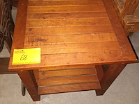 Lot 68 - houten bijzettafel - afbeelding 1 van  3
