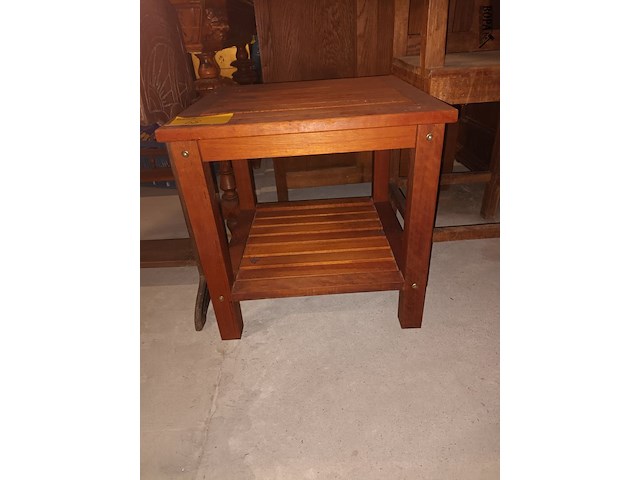 Lot 68 - houten bijzettafel - afbeelding 2 van  3