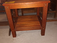 Lot 68 - houten bijzettafel - afbeelding 2 van  3