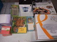 Lot 68 - huisraad, kaarsen en decoratie. 10 stuks - afbeelding 1 van  6