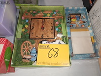 Lot 68 - huisraad, kaarsen en decoratie. 10 stuks - afbeelding 5 van  6