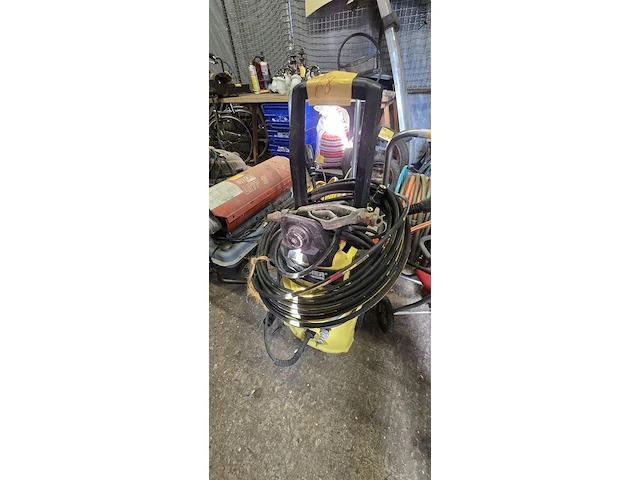 Lot 68 - karcher hogedrukreiniger met toebehoren - afbeelding 1 van  5