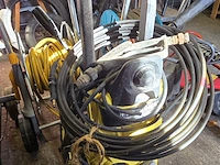 Lot 68 - karcher hogedrukreiniger met toebehoren - afbeelding 2 van  5